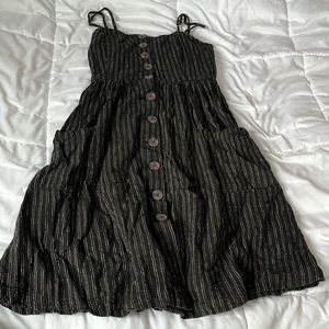 Forever 21 flowy button up dress with pockets